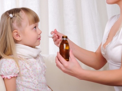 Влажный кашель у ребенка: симптомы, причины и лечение