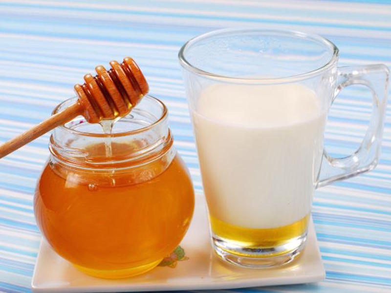 Молоко с медом и содой от кашля – эффективный народный рецепт