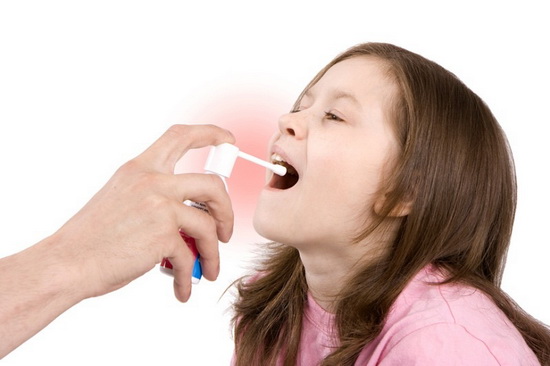 Спреи для горла: перечень самых эффективных препаратов, особенности их применения