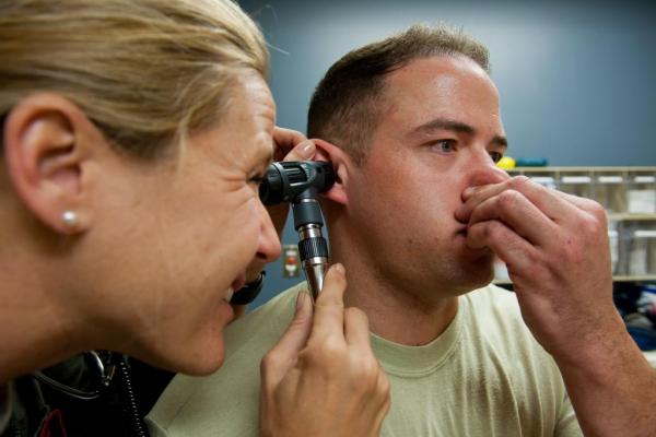 Продувание слуховых труб по Политцеру проводится при лечении ушных заболеваний