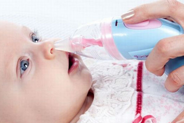 Как почистить нос новорожденному от соплей