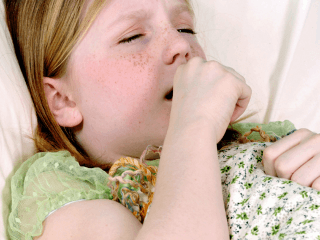 Как остановить приступ кашля у ребенка