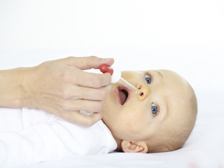 При лечении детей препарат Мирамистин лучше закапывать пипеткой